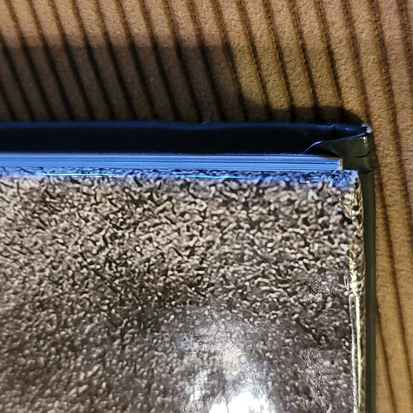 Kobe Bryant the Mamba Book - Picture 9 of 12